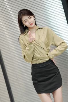 网红美女「涵火火」秀办公室高级穿搭,职场这么穿老板一定最喜欢!