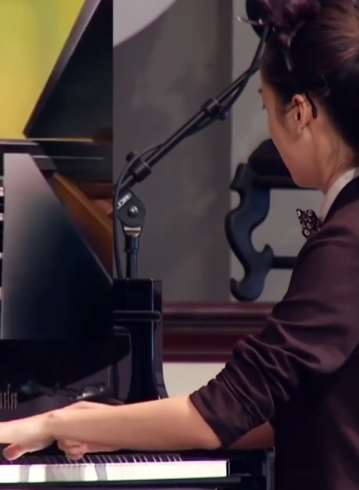 华裔少女钢琴演奏动画片《猫和老鼠》配乐