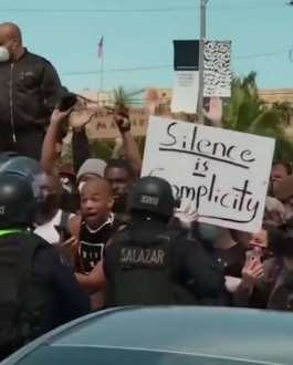 美国洛杉矶示威发展为骚乱 逾五百人被警方逮捕