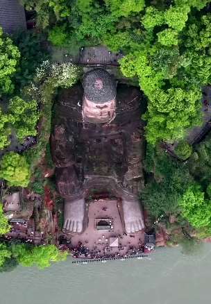 航拍乐山大佛 全世界最高的古代雕像！