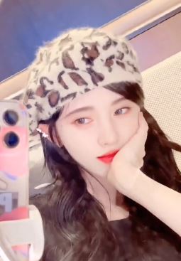 鞠婧祎晒wink自拍 网友：你和星星一样惹人心动 ！