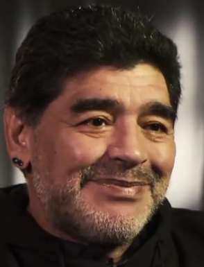 球王马拉多纳去世享年60岁，一代传奇落幕！