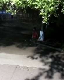 男子夜跑被撞 持刀当街追砍撞人者