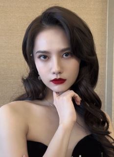 演员姜珮瑶分享明艳复古风造型 气质拿捏的死死的