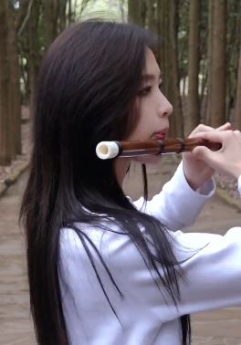 小姐姐「雨帆不烦」演绎竹笛版《星月神话》 网友：勾起了青少年时的回忆