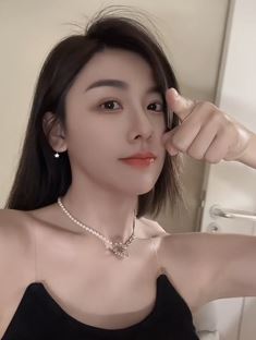 重庆小姐姐「花花还是那朵花」时尚穿搭分享居家随拍  网友：口水都流出来了