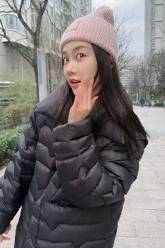 车模「张芮尔」户外搞笑：二人转跳的真像那么回事！