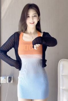 甜美小姐姐「丞丞」跳叮叮当当舞,配文:都喜欢坏女人是吧?行,我从今天开始学坏!