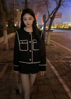 女主播「七梦」穿黑丝分享夜晚街头随拍 网友:黑丝yyds