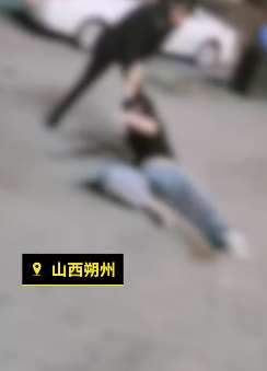 网曝山西一女子被2男子当街拖拽殴打强行带上车