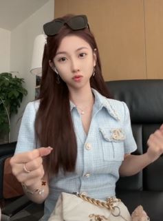靓丽小姐姐「睡着了」分享早春少女感穿搭  网友:甜美可爱