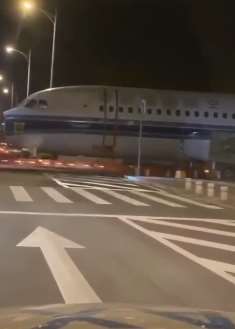 网传厦门一架飞机冲出跑道 机场发辟谣声明：系正常作业