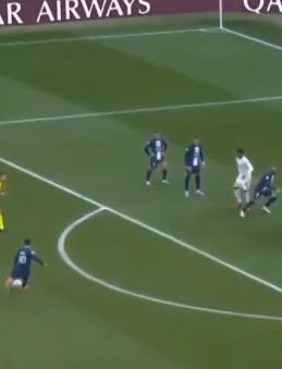 法甲上演精彩进球大战，巴黎4-3里尔，梅西献绝杀！