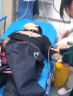 男子喝多被送医院 以为进了足疗店把护士当成足疗师