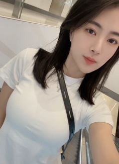 漂亮小姐姐「9月」休闲穿搭分享电梯上随拍 网友:笑起来真好看
