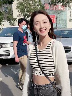 网红美女网名小卡拉 治愈系笑容实在太迷人