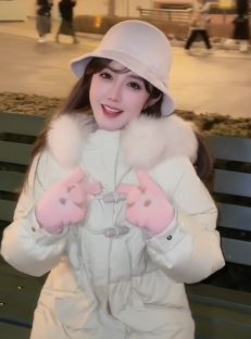 甜美小姐姐「小西西」白色系穿搭分享夜晚街头随拍