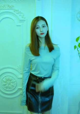这个小姐姐的舞姿你喜欢吗?这小蛮腰是不是很给力呢?