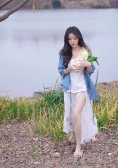 性感美女「小辣园」的乡村生活 大冷天要腌白菜吃 网友:请你尊重一下冬天!