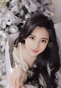 小姐姐「十一」和迪丽热巴比谁更漂亮呢?说是颜值天花板也毫不为过!