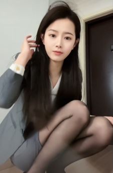 卖车小姐姐「Angela晨晨」分享职场穿搭,黑丝一穿气质立现 网友:好看不腻