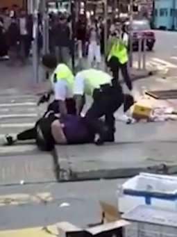 香港警察果断开枪制服暴徒