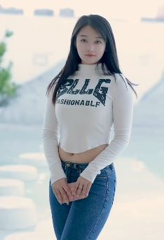 微胖小姐姐「鹿小伊」长的很哇塞，这样的美女是你的菜吗？  网友：微胖界的天花板！