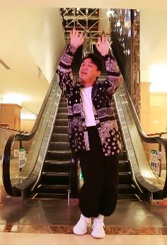 黄渤发热舞短视频获赞上百万 网友：被电影耽误了的男歌手！