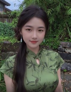 网红小姐姐「意像」穿旗袍分享日常随拍，女人味十足