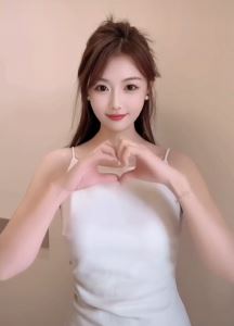 好看女主播「糖糖」化精致美妆居家跳甜甜手势舞