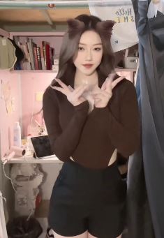 文静小姐姐「肉球柯基」化精致美妆居家浅跳  网友:就你跳的最勾人