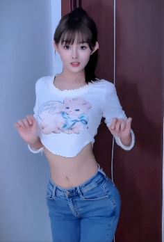 小姐姐「小蜜糊」搞笑:网上说爱我算不算网络诈骗