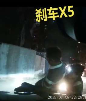 新手女司机误把油门当刹车连撞数人