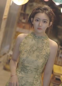 好看小姐姐「杨汐汐」穿旗袍秀完美身材,配文:再见面就要靠运气了