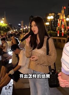 广州小姐姐「金钰晨」街头深情演唱《画心》,用心画出你的样子,却怎么也画不出你的心!