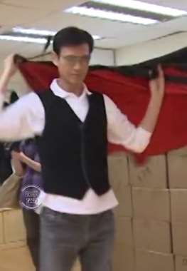 郑少秋为支持女儿郑欣宜演唱会排练舞蹈,咋看也不像74岁的人!
