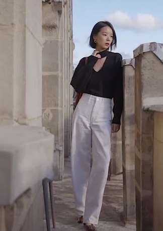 美女演绎深秋穿搭，看看你喜欢哪一款！