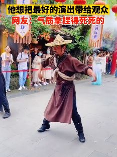 杭州宋城跳舞"林冲"走红