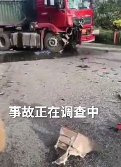 河北承德一半挂车与公交车相撞致2人受伤