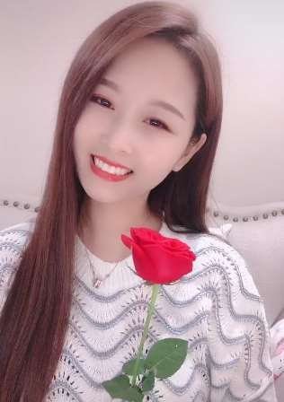 会变魔术的美女，可爱又甜美，是你喜欢的类型吗？