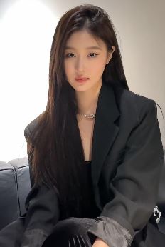 气质小姐姐「林真」分享时尚女人味穿搭 网友:美到我心里了