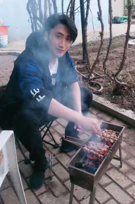 乡村爱情赵玉田快手发布烤串视频