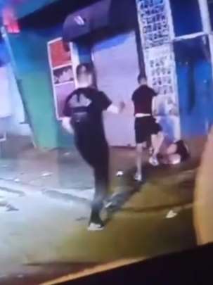 长春一男子当街用铁棍暴打女孩 的哥制服男子后带伤离开