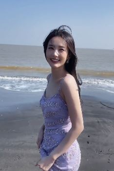 演员李一桐新年海边游玩 网友:好美啊,新年期待新作品!