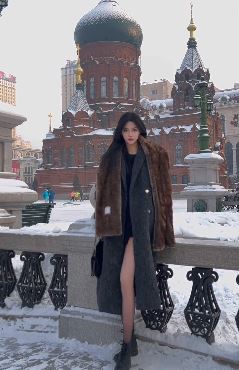 长腿小姐姐「星星好困」分享哈尔滨圣索菲亚教堂游玩vlog 配文:北国好风光 尽在黑龙江