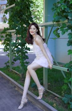 长腿小姐姐「爱笑的水儿」解释为什么男人喜欢看女人穿丝袜 网友:你诠释了这个世界的美好