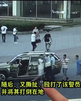 大连一男子违法变道暴力袭警被刑拘！
