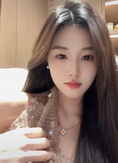 漂亮女主播「66」穿时尚亮片裙分享日常好状态 网友:美的让人痴迷