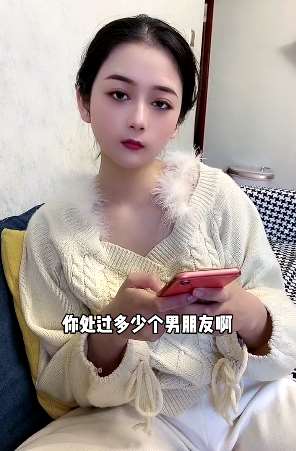 快手网红杨小萌搞笑段子：在我字典里没有分手只有丧偶！