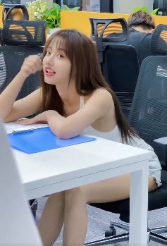 杭州小姐姐「两只叉烧」分享上班vlog,有这么好看的小姐姐还能安心上班吗?